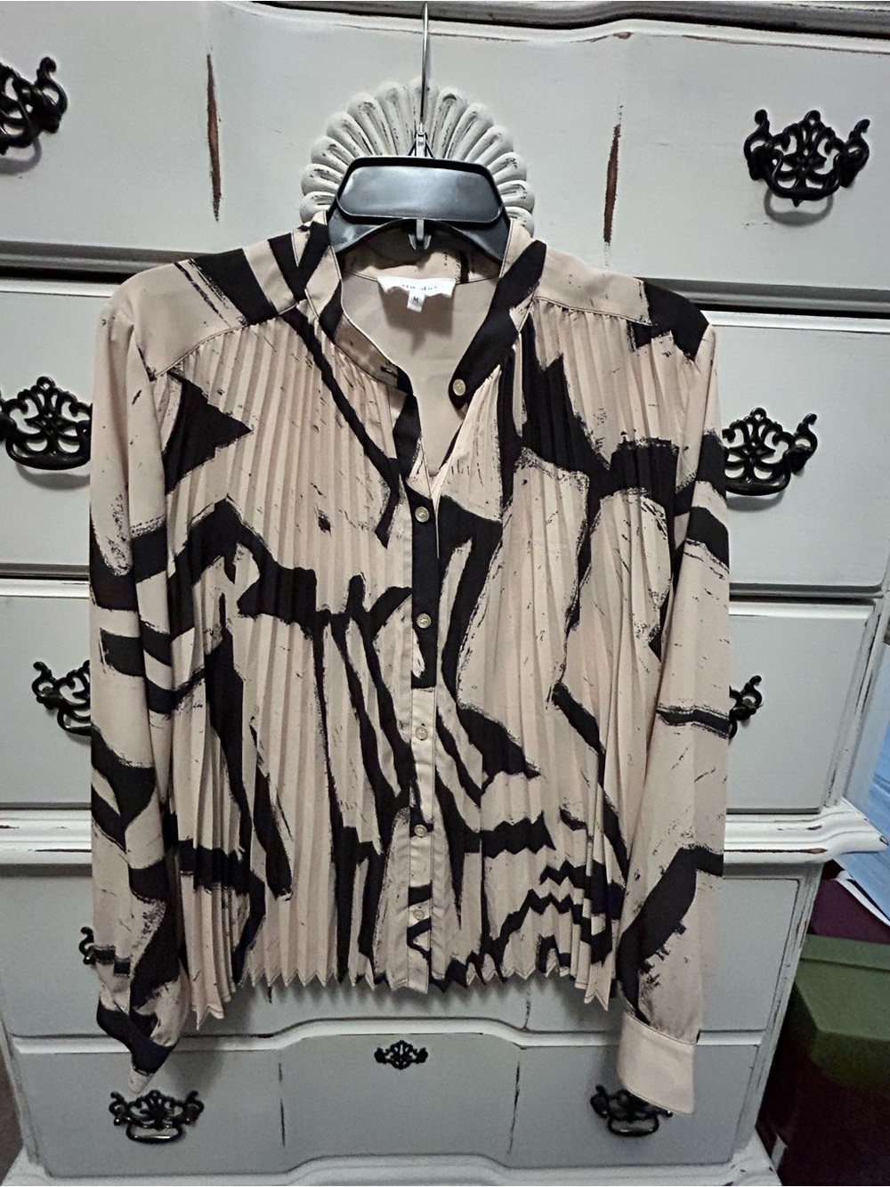 Bella Dahl Beige and Black Pleated Button-Front Blouse
